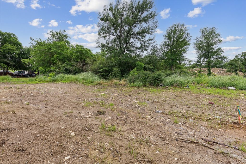 2921 Market Avenue, Fort Worth, TX 76106