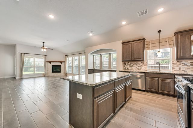 1941 Silverleaf Drive, Glenn Heights, TX 75154