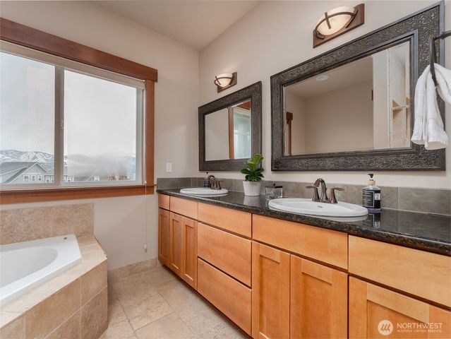 132 Jackrabbit Lane, Chelan, WA 98816