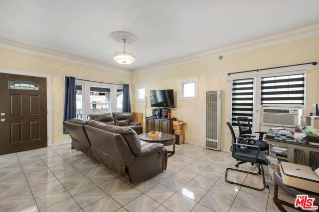 4312 Walton Avenue, Los Angeles, CA 90037