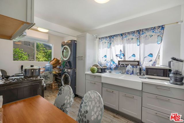 4312 Walton Avenue, Los Angeles, CA 90037