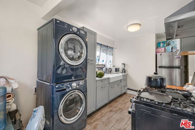 4312 Walton Avenue, Los Angeles, CA 90037