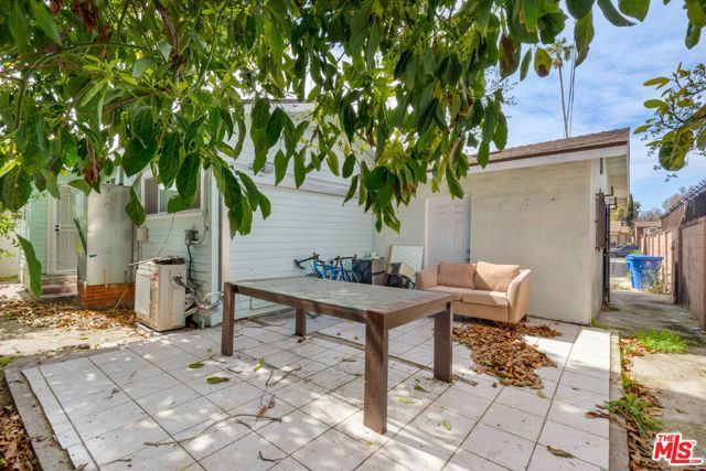 4312 Walton Avenue, Los Angeles, CA 90037