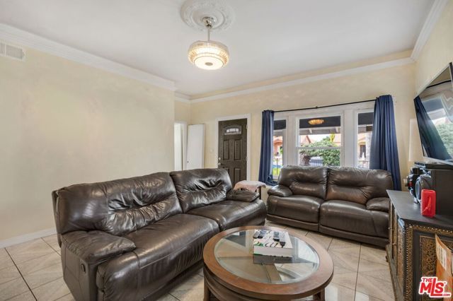 4312 Walton Avenue, Los Angeles, CA 90037