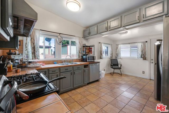 4312 Walton Avenue, Los Angeles, CA 90037