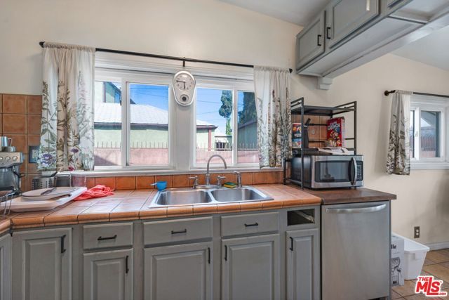 4312 Walton Avenue, Los Angeles, CA 90037