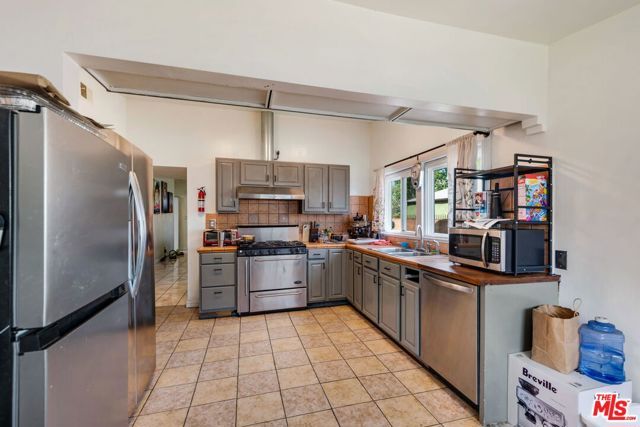 4312 Walton Avenue, Los Angeles, CA 90037