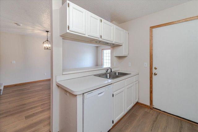 1937 Southcross Drive W 1106, Burnsville, MN 55306