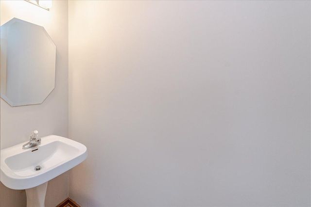 1937 Southcross Drive W 1106, Burnsville, MN 55306