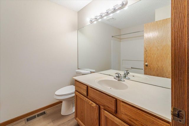 1937 Southcross Drive W 1106, Burnsville, MN 55306