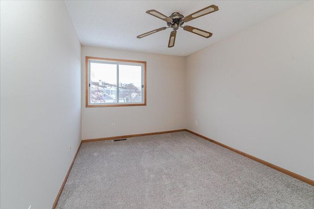 1937 Southcross Drive W 1106, Burnsville, MN 55306