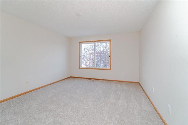 1937 Southcross Drive W 1106, Burnsville, MN 55306