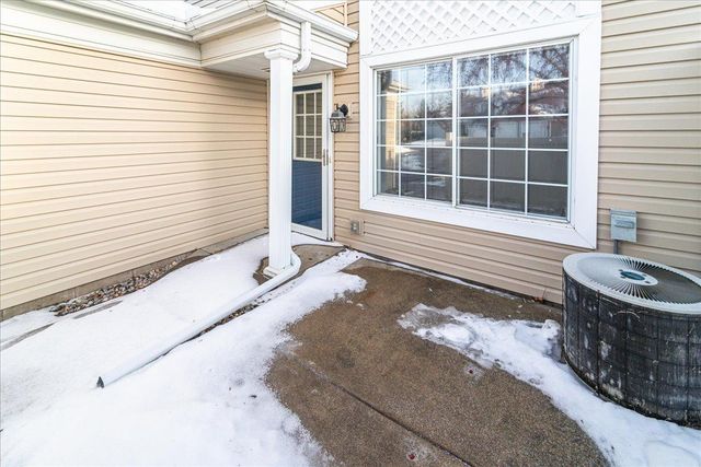 1937 Southcross Drive W 1106, Burnsville, MN 55306