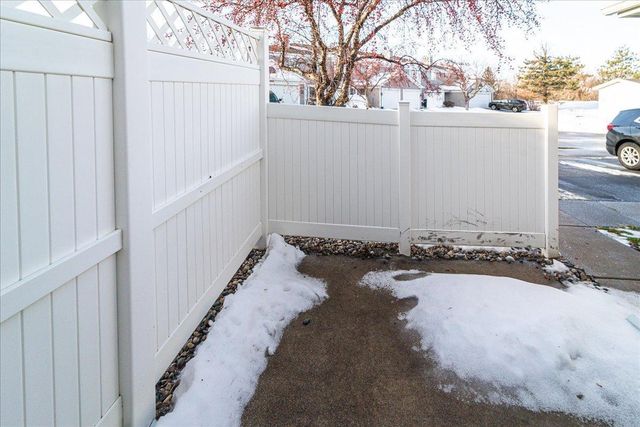 1937 Southcross Drive W 1106, Burnsville, MN 55306