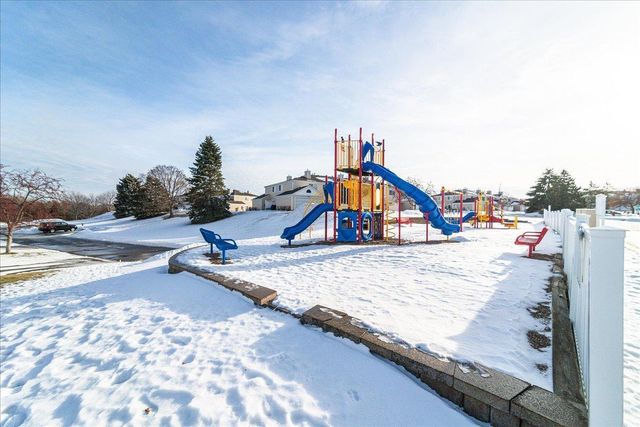 1937 Southcross Drive W 1106, Burnsville, MN 55306