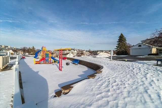 1937 Southcross Drive W 1106, Burnsville, MN 55306