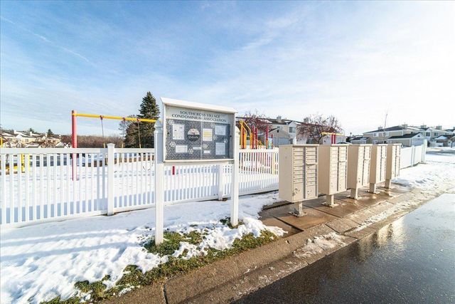 1937 Southcross Drive W 1106, Burnsville, MN 55306