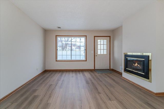 1937 Southcross Drive W 1106, Burnsville, MN 55306