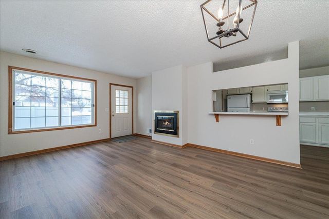 1937 Southcross Drive W 1106, Burnsville, MN 55306