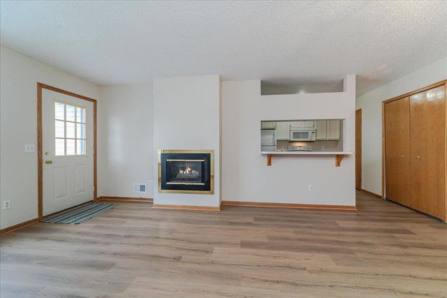 1937 Southcross Drive W 1106, Burnsville, MN 55306