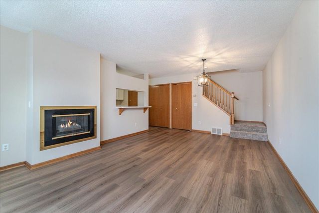 1937 Southcross Drive W 1106, Burnsville, MN 55306