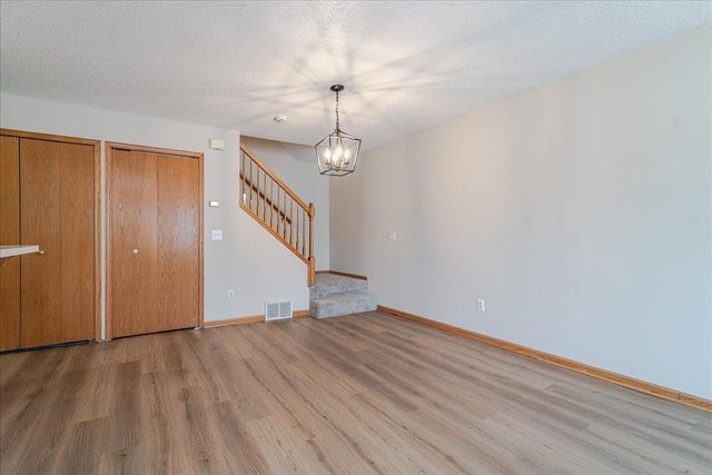 1937 Southcross Drive W 1106, Burnsville, MN 55306