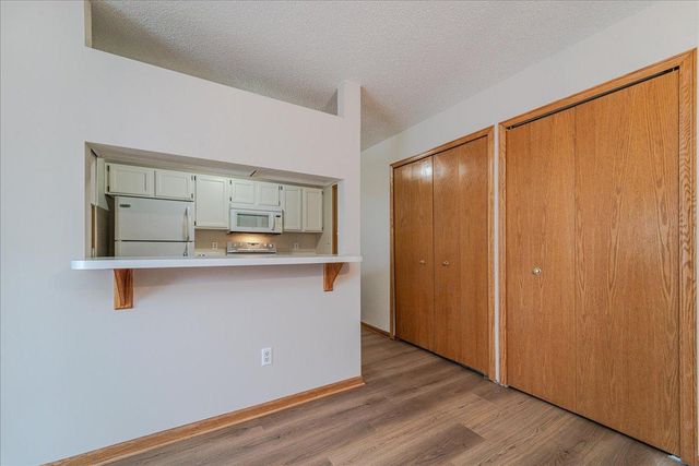 1937 Southcross Drive W 1106, Burnsville, MN 55306