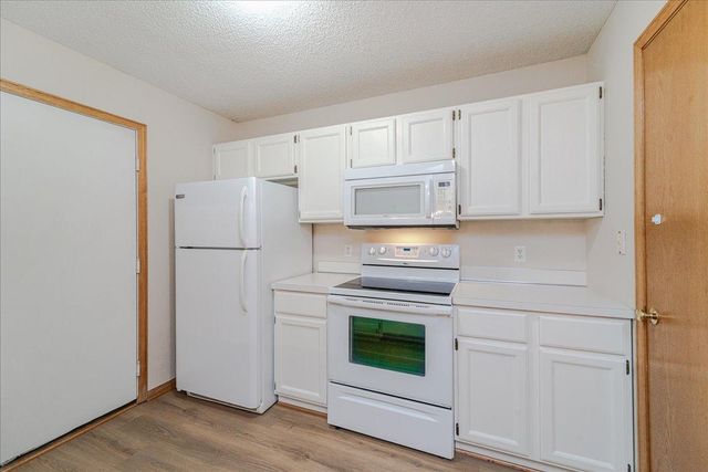 1937 Southcross Drive W 1106, Burnsville, MN 55306