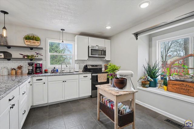 3712 Trail RD, Lawrence, KS 66049