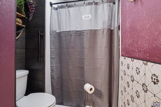 3712 Trail RD, Lawrence, KS 66049