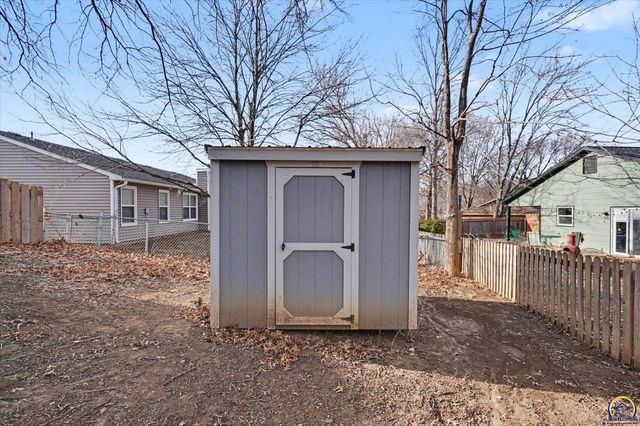 3712 Trail RD, Lawrence, KS 66049