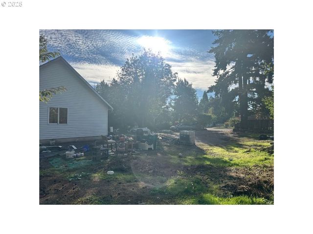 8615 Se ROOTS Rd, Clackamas, OR 97015