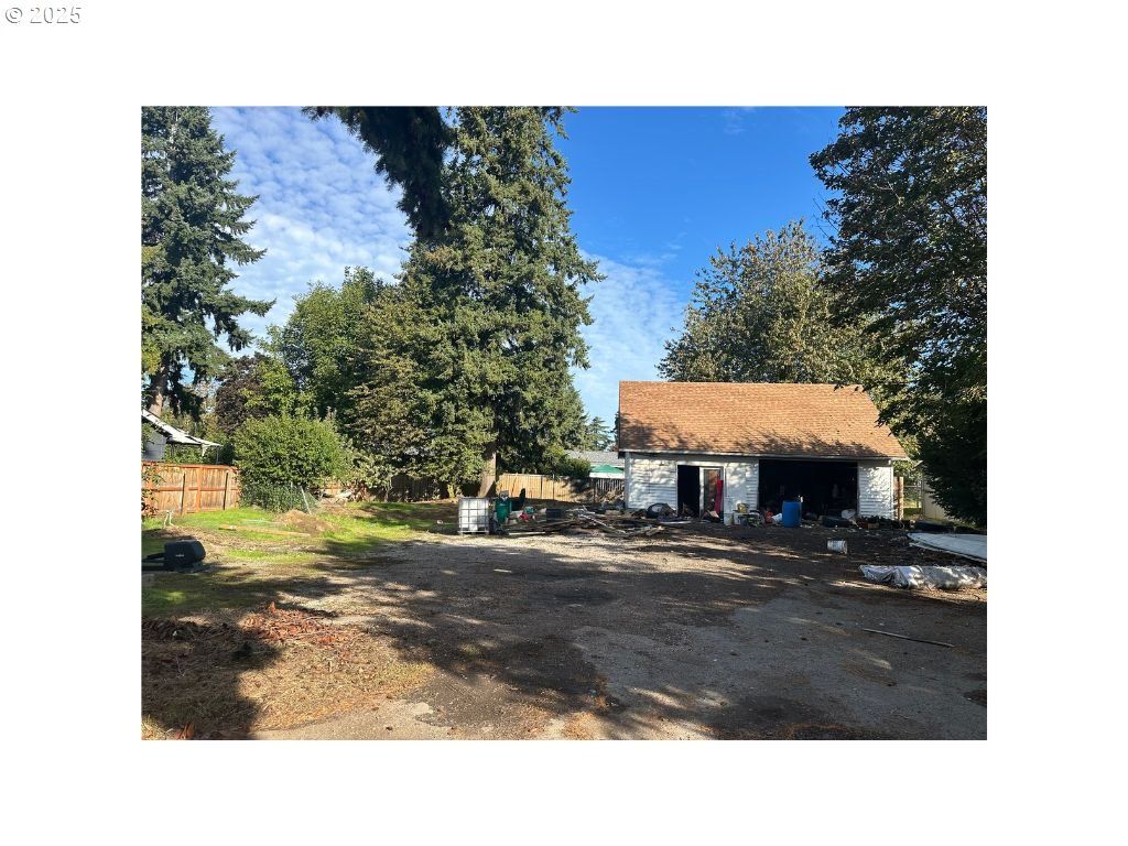 8615 Se ROOTS Rd, Clackamas, OR 97015