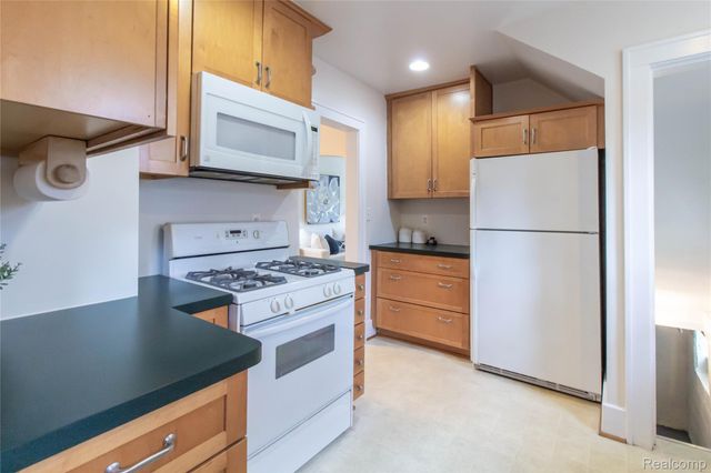 1037 Longfellow Avenue, Royal Oak, MI 48067