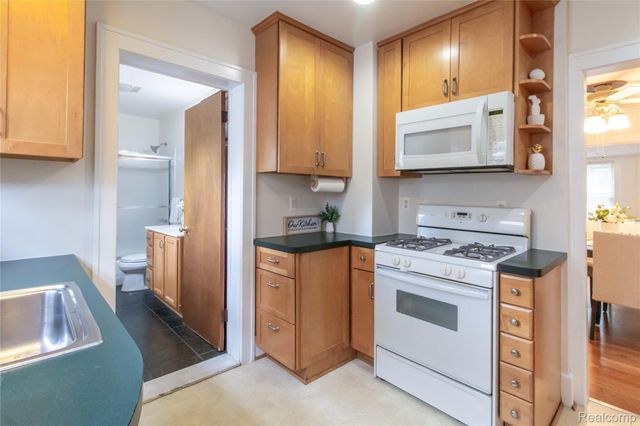 1037 Longfellow Avenue, Royal Oak, MI 48067