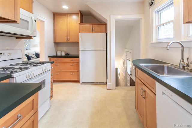 1037 Longfellow Avenue, Royal Oak, MI 48067