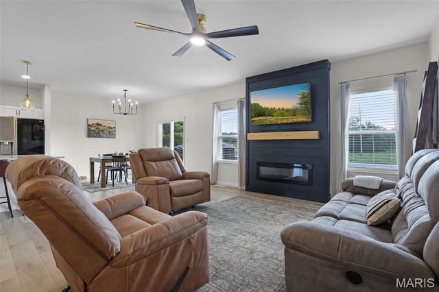 2301 Peyton's Place, Washington, MO 63090