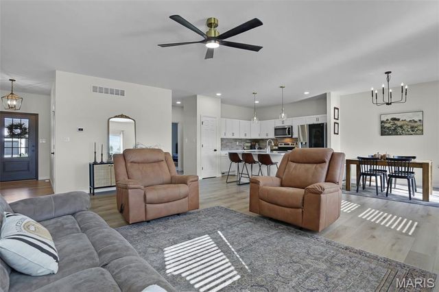 2301 Peyton's Place, Washington, MO 63090