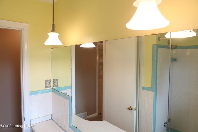 3503 Fernheather Dr, Louisville, KY 40216