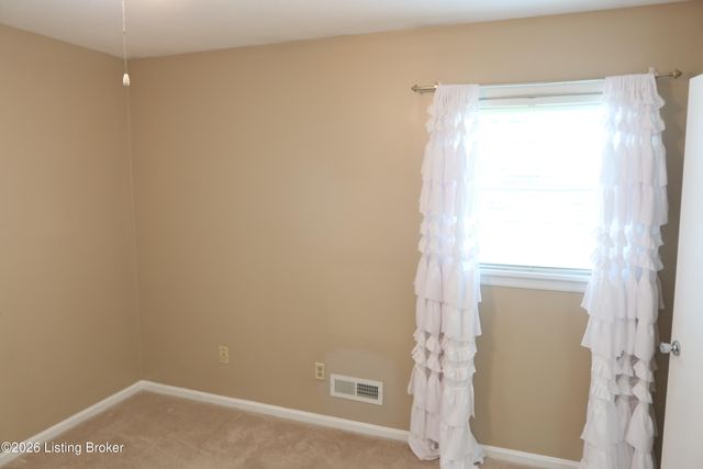 3503 Fernheather Dr, Louisville, KY 40216