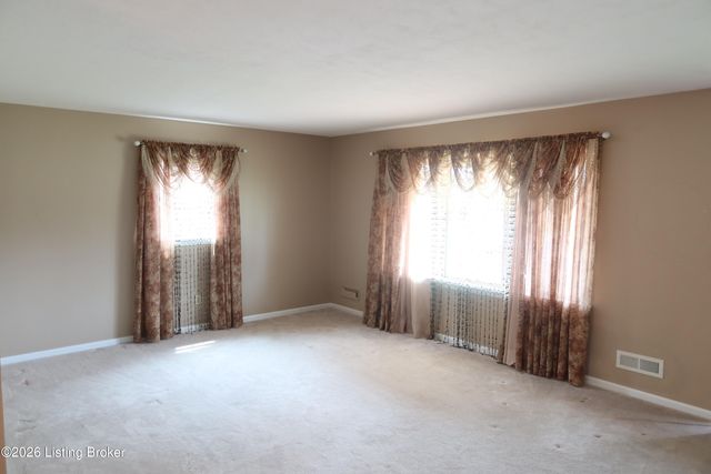 3503 Fernheather Dr, Louisville, KY 40216