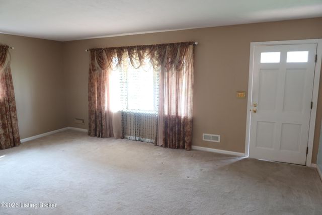 3503 Fernheather Dr, Louisville, KY 40216
