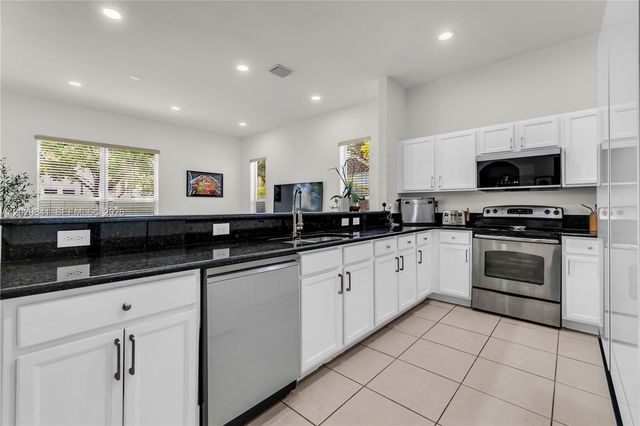 17064 SW 90th Way, Miami, FL 33196