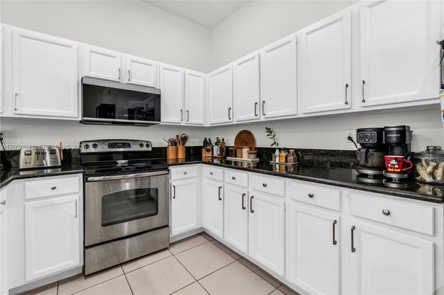 17064 SW 90th Way, Miami, FL 33196