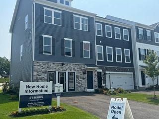 751 Olivia St, Collier Twp, PA 15205