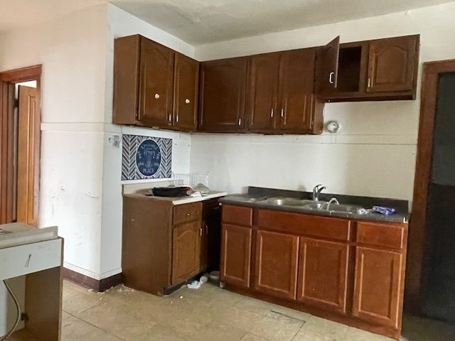 9958 S La Salle Street, Chicago, IL 60628