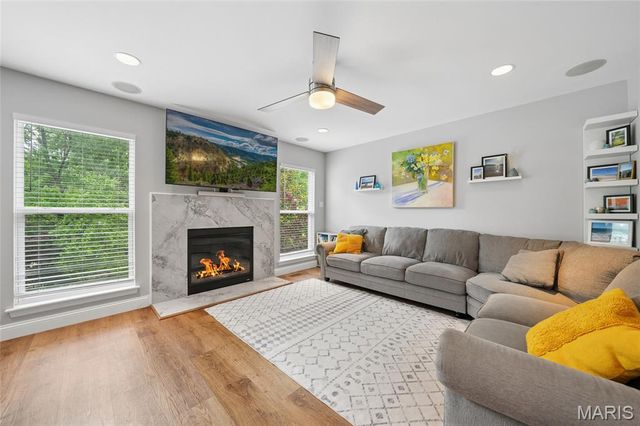 9318 Kenneth Place, St Louis, MO 63132