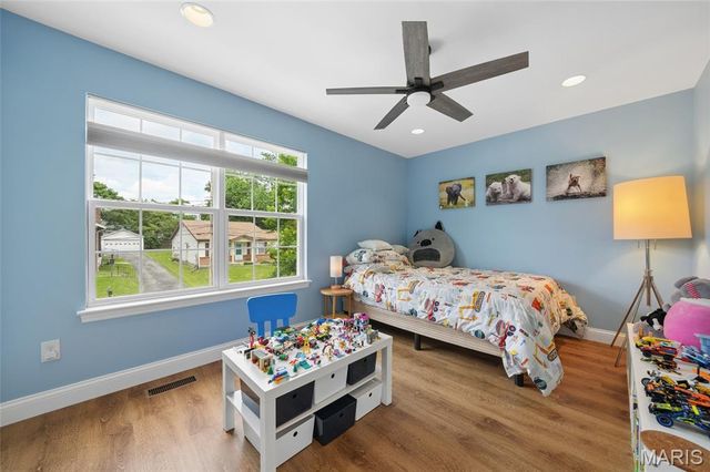 9318 Kenneth Place, St Louis, MO 63132