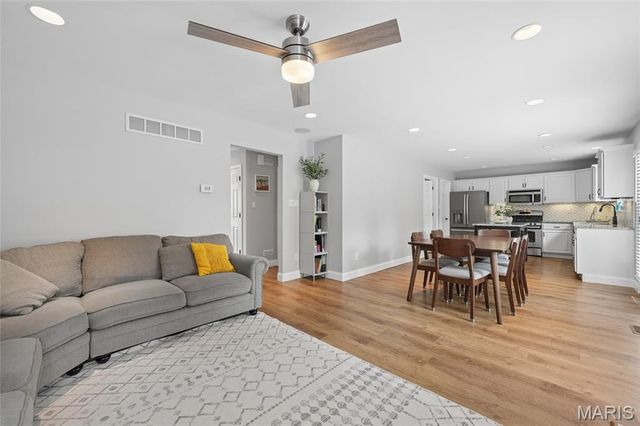 9318 Kenneth Place, St Louis, MO 63132