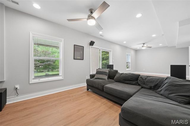 9318 Kenneth Place, St Louis, MO 63132